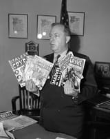 Councilman_Ernest_Debs_with_comic_books_(LA_Daily_News_1954)