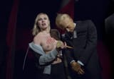 Une-Femen-attaque-la-statue-de-Vladimir-Poutine-au-musee-Grevin