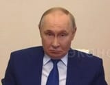 пыня смотрит с удивлением и досадой