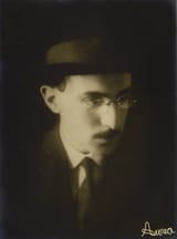 20_-_Fernando_Pessoa._Circa_1915.-3988960527