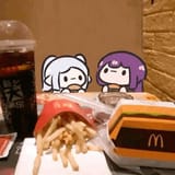 frieren and fern eating a borger