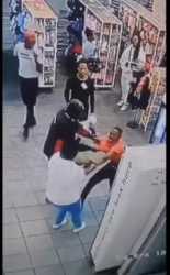 man shits in hand wipes his faces avoids arrest_thumb.jpg