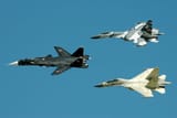 Sukhoi_Su-47_in_formation,_2005