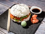 13.07.2018-R-3-lat-38-sushi-burger-Avocado-and-Salmon-Sushi-Burger-1200x900