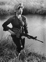 Female_Viet_Cong_warrior_1972_1