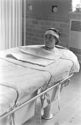 inside-a-psychiatric-hospital-20-666x1024