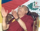 dalai-lama-laughing-hands-2816241153