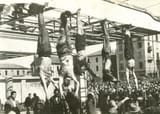 Mussolini_e_Petacci_a_Piazzale_Loreto,_1945