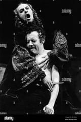 emrys-james-shylock-rear-tony-church-antonio-in-the-merchant-of-venice-by-shakespeare-at-the-royal-shakesp...0031971-set-design-timothy-obrien-costumes-tazeena-firth-timothy-obrien-lighting-john-bradley-director-terry-hands-2R910KA