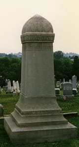 Phallic_tombstone