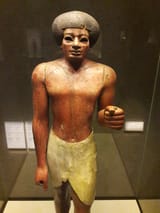 11th_Dynasty_Egyptian_funerary_statue_in_the_Gulbenkian_Museum,_closer_view_(Marcin_Latka,_2017)