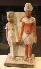 echnaton_neferteri_louvre2
