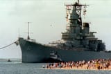 USS_Missouri_(BB-63)_arrives_in_Pearl_Harbor