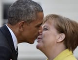 AP_Merkel_Obama_kissy