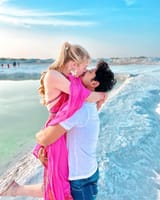 couple kissing