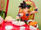 SH-Figuarts-Goku-Eating-Diorama-1