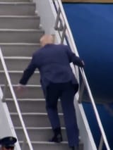 84114404007-trnd-pbp-trump-appears-to-stumble-up-to-af-1-thumb