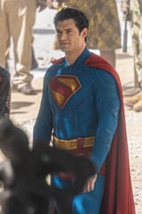new-bts-image-of-david-corenswet-as-superman-v0-jzcn422e5t8d1