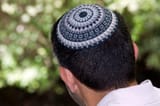 Man-wearing-a-kippah