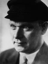 800px-Ernst_Th%C3%A4lmann_1932