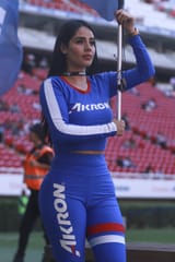 bellas-edecanes-desfilaron-estadios-liga-2
