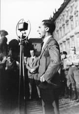 Bundesarchiv_Bild_119-2406-01,_Berlin-Lustgarten,_Rede_Joseph_Goebbels