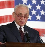 Leslie_Wexner_receives_woodrow_wilson_award_(cropped)