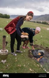 kazakh-women-frying-baursaki-in-a-wok-over-an-open-flame-saty-kazakhstan-RT7JWX