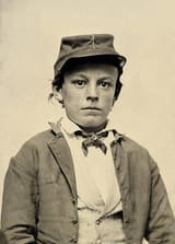 Unidentified_young_soldier_in_Confederate_infantry_uniform
