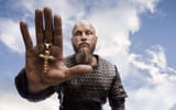 ragnar-lothbrok-from-vikings-holding-cross-c3xtcwm16xippuea-3227782600