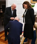 kneeltokikes