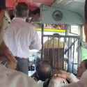 A bus driver was attacked by Kanwariyas in Muradnagar Ghaziabad because the bus touched the kanwad in the high traffic area. [mj7c9pjd0mcf1]_thumb.jpg