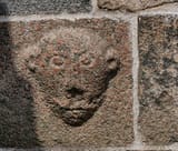 OueKirkeH2aLoewengesichtSuedwand