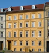 Berlin,_Mitte,_Am_Kupfergraben_6,_Buerger-_und_Mietshaus_02