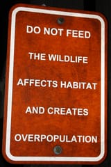 do-not-feed-the-wildlife-sign