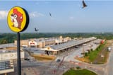 Buc-ee&#039;s_parking_lot