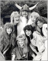 1180548-men-women-actor-Benny-Hill-Comedian-monochrome(1)