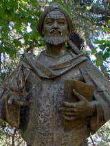 Madrid_-_Ciudad_Universitaria,_Monumento_a_Muhammad_al-Juarismi_(cropped)