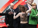 gty_vladimir_putin_protester_jc_150128-2093736210 (1)