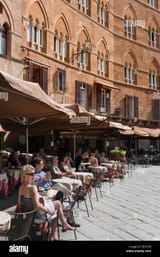 sidewalk-cafe-in-the-campo-siena-tuscany-italy-B53798