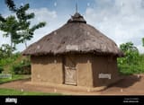 traditional-home-in-kenya-made-from-mud-with-a-thatched-roof-with-FATBWD