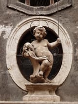 1280px-Trento-statue_of_Simon_of_Trent_in_via_Simonino