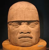 250px-20041229-Olmec_Head_(Museo_Nacional_de_Antropología)