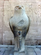 Statue_of_Horus_in_Edfu_Temple