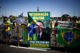Apoiadores-Bolsonaro-QG-Exercito-IntervencaoMilitar-Constituicao-comunismo-27