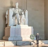 Presidente Amlo paying respects to Mexican hero Abraham Lincoln
