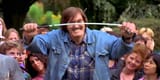 Richard-Kiel-as-Mr-Larson-bending-a-golf-club-in-Happy-Gilmore-1692715731