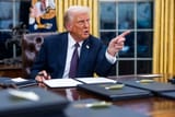Trump_signs_executive_orders