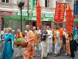 1280px-Hare_Krishna_in_Moscow_H9202_C