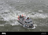 sockeye-salmon-drift-gill-net-fishing-on-naknek-rivertrying-to-out-F2Y0NX